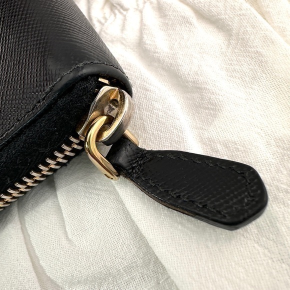 AUTHENTIC Prada wallet. Black with pink interior. - Picture 8 of 16